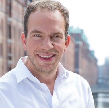 Simon Brunke ist CEO der Exporo AG, Deutschlands führender Plattform für digitale Immobilieninvestments.